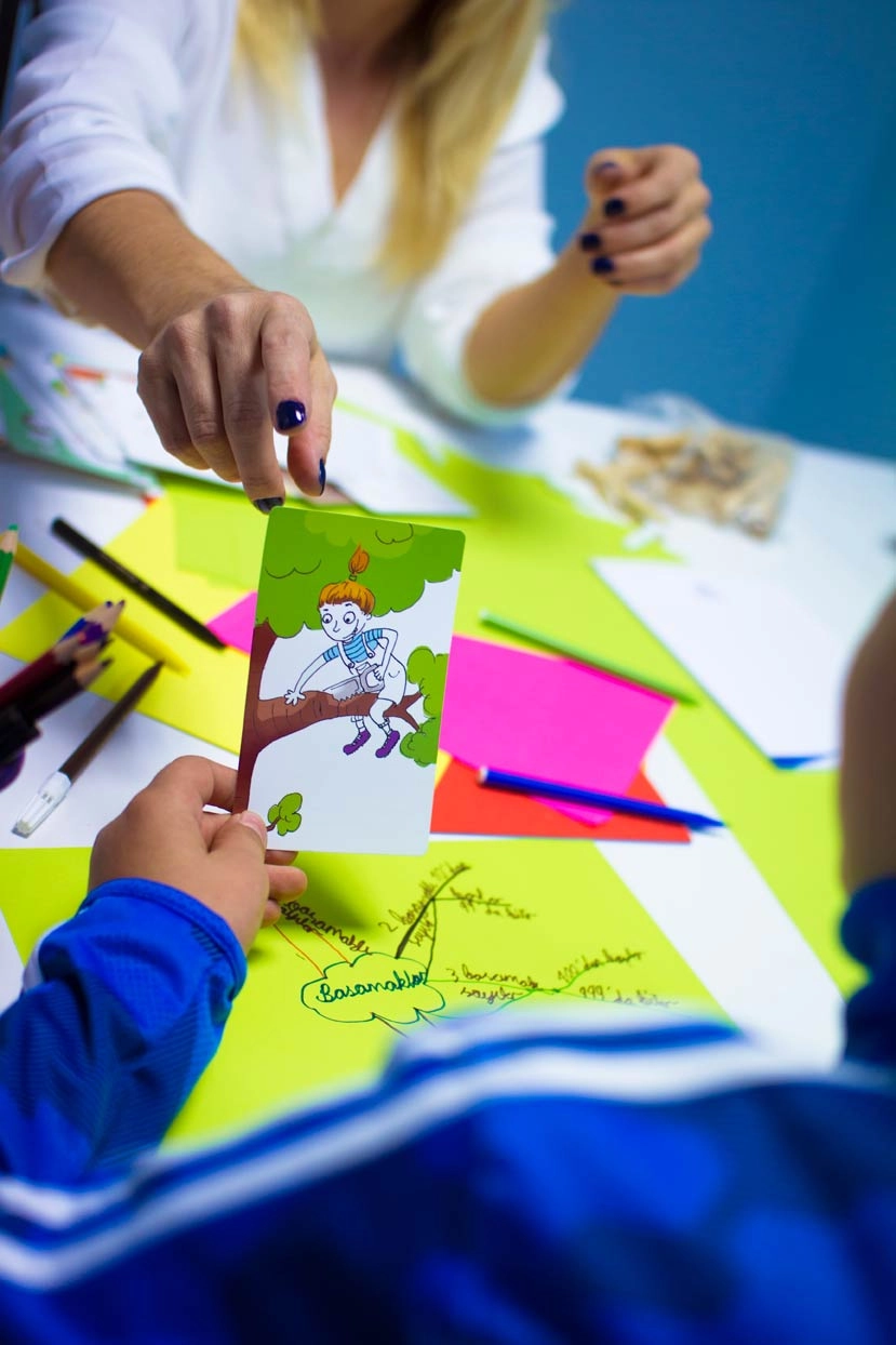 Alp Akademi’de öğrenciye özel eğitim sürecinde dikkat ve öğrenme becerilerini destekleyen materyal çalışması
